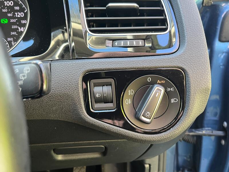 VOLKSWAGEN GOLF SV