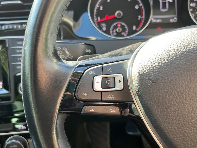 VOLKSWAGEN GOLF SV