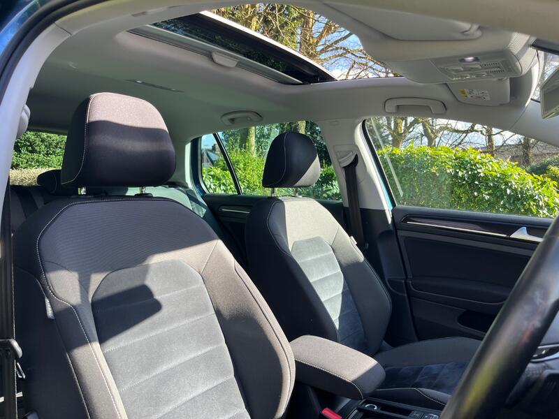 VOLKSWAGEN GOLF SV