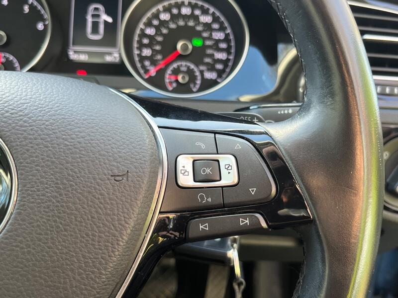 VOLKSWAGEN GOLF SV