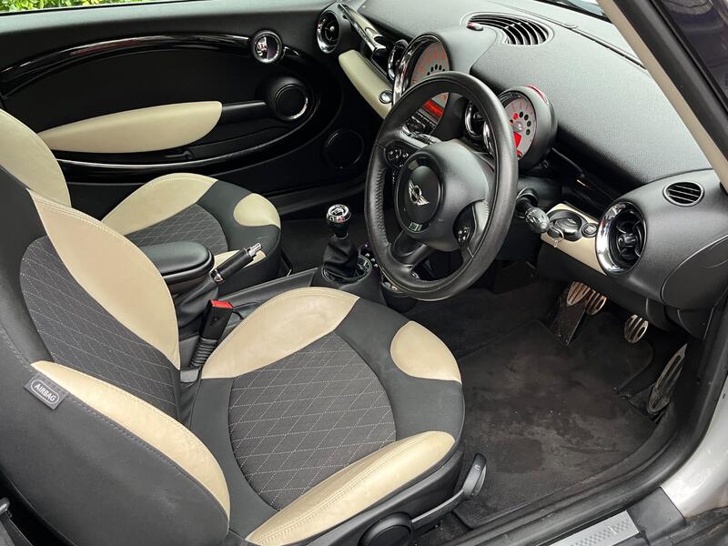 MINI HATCH