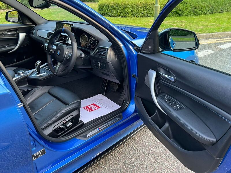 BMW 1 SERIES