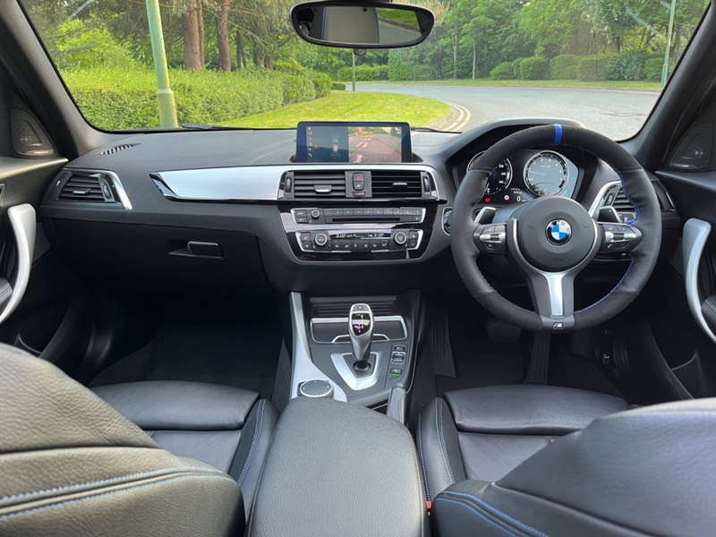 BMW 1 SERIES