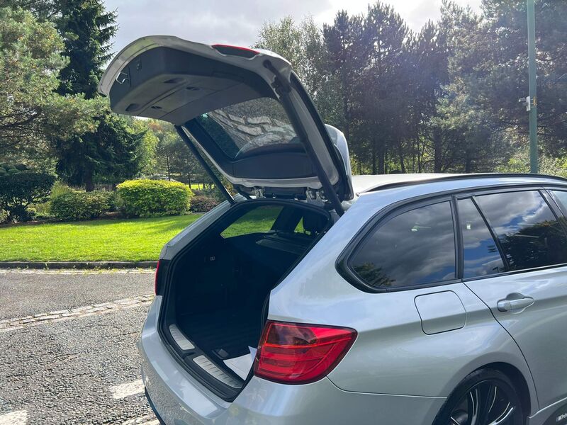 BMW 3 SERIES