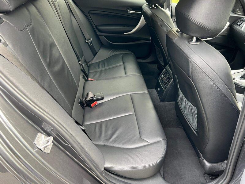 BMW 1 SERIES