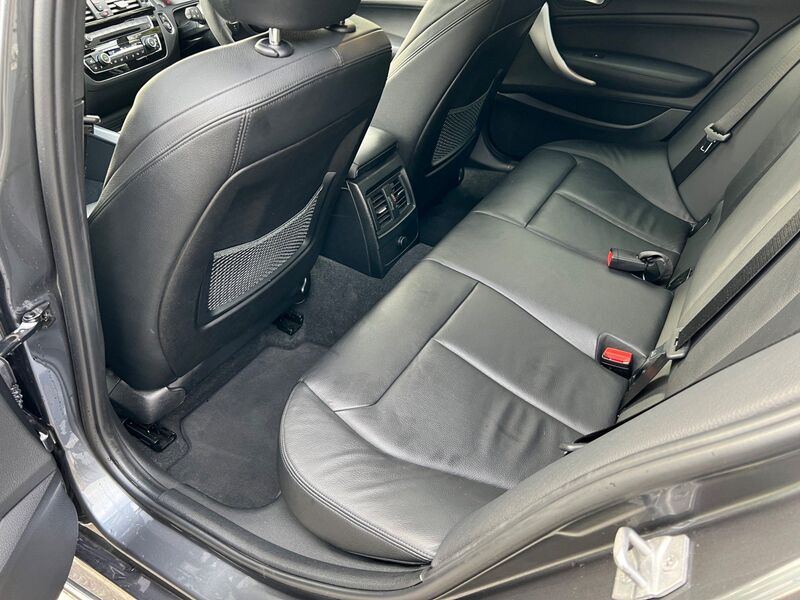 BMW 1 SERIES