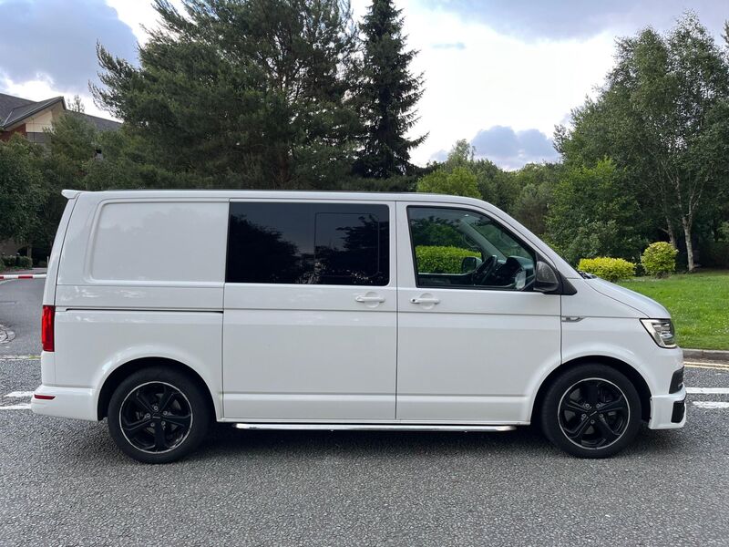 View VOLKSWAGEN TRANSPORTER SPORTLINE 2.0 BiTDI T32 BlueMotion Tech Sportline Crew Van DSG Euro 6 (s/s) 5dr